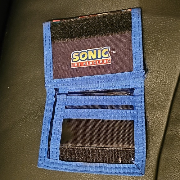 Sonic The Hedgehog Trifold Wallet - Picture 2 of 4